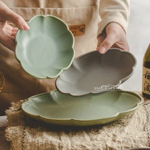 日式復古海棠花瓣陶瓷盤